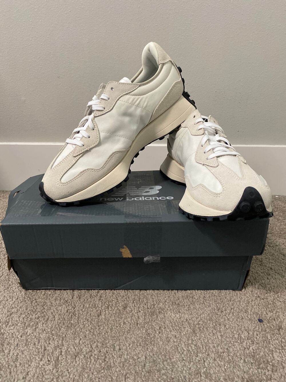 New Balance 327 Sneakers Men’s 9 Women’s 10.5 Retro Running Shoes